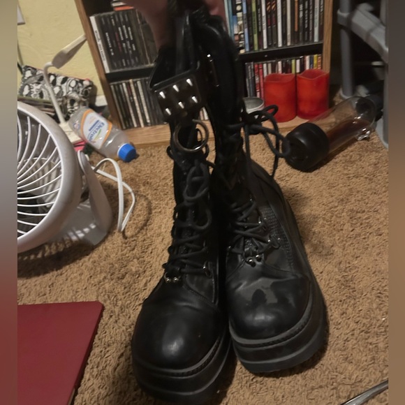 slightly used demonias were in my closet and got dusty but not damaged - Picture 1 of 3